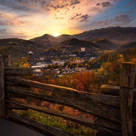 Key Lime Pie, Hot Tub,Wifi, 1089 Free Tickets Each Paid Day, Dollywood And More Gatlinburg Exterior foto