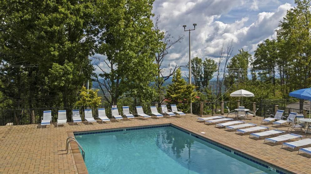 Key Lime Pie, Hot Tub,Wifi, 1089 Free Tickets Each Paid Day, Dollywood And More Gatlinburg Zimmer foto